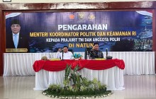 PANGKORMAR DAMPINGI MENKO POLHUKAM DAN KASAL TINJAU KESIAPAN PRAJURIT TNI DI NATUNA