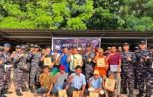 PATROLI DI PERBATASAN, TNI AL KRI KUJANG-642 GELAR BAKTI KESEHATAN