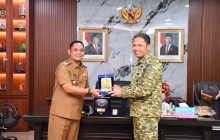 PERKUAT SINERGI TNI AL DAN PEMERINTAH DAERAH, DANKODAERAL III LAKSANAKAN KUNJUNGAN KERJA KE BUPATI B