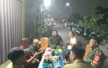Sinergi TNI, Polri dan Warga Perkuat Keamanan Malam, Koramil 01/Jatinegara Gelar Patroli Keliling Wi