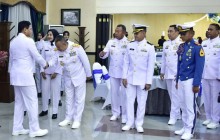 KOMANDAN SESKOAL MENGHADIRI PARADE SURYA SENJA DAN SERAH TERIMA JABATAN PENATARAMA GENDERANG SULING 
