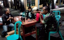 Tingkatkan Kamtibmas, Babinsa Desa Demakijo Gelar Patroli Wilayah Dan Komsos Bersama Warga