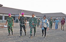 KASKORMAR KEMBALI TINJAU PEMBANGUNAN YONIF 15 MARINIR DI GRATI