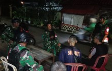Babinsa Koramil 04/Pulogadung Gelar Patroli Bersama Komduk Wujudkan Wilayah Aman dan Kondusif