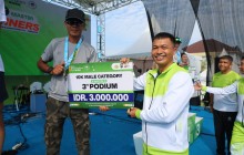 Komandan Bersama Prajurit Lanal Dumai Meriahkan Riau Bhayangkara Run 2026, Perkokoh Soliditas TNI-Po