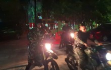 Babinsa Koramil 05/Kramat Jati Bersama Komduk Gelar Patroli/Siskamling Keliling