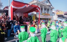 Parade Drumband Perayaan Yaa Qowiyyu 2026, Ribuan Warga Tumpah Ruah Meriahkan Tradisi Tahunan