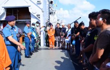 KRI NALA-363 BAWA 32 KORBAN KEBAKARAN KM MUTIARA SENTOSA 2 SANDAR DI KOARMADA II