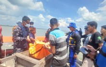 Respons Cepat Pos TNI AL Selatpanjang Bersama Tim SAR Gabungan Berhasil Temukan Korban