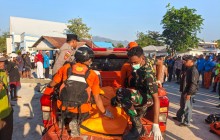 TNI AL DAN TIM GABUNGAN BERGERAK CEPAT TANGGULANGI DAMPAK GEMPA DI PELABUHAN L. SAY MAUMERE, NTT ?