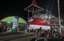 TANGGAP DARURAT GEMPA DI NTT, PRAJURIT TNI AL BANTU EVAKUASI RIBUAN WARGA SIKKA