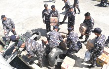 TNI AL KIRIM BANTUAN KEMANUSIAAN MELALUI KRI BUNG HATTA-370 UNTUK WARGA TERDAMPAK GEMPA DI NTT
