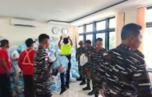 TNI AL SIAP SALURKAN RIBUAN PAKET BANTUAN PRESIDEN RI UNTUK KORBAN GEMPA DI SIKKA