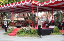 HUT Ke-81 RI, Dandim 0723/Klaten Pimpin Upacara Penurunan Bendera di Alun-Alun Klaten