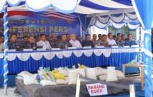 PERKUAT PENEGAKAN HUKUM DI LAUT, DANKODAERAL III HADIRI PRESS CONFERENCE 