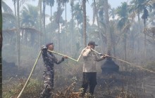 TIGA HARI BERJIBAKU, TNI AL BERSAMA TIM GABUNGAN PADAMKAN KARHUTLA DI RETEH