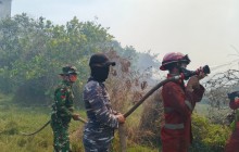 TNI AL BERSAMA INSTANSI TERKAIT BERHASIL PADAMKAN KEBAKARAN LAHAN DI KENDAWANGAN 