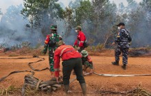 TNI AL BERSAMA TIM GABUNGAN GERAK CEPAT TANGANI KARHUTLA DI KETAPANG