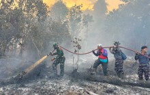 TNI AL BERSAMA TIM SATGAS GABUNGAN PADAMKAN KEBAKARAN HUTAN DAN LAHAN DI KOTAWARINGIN BARAT