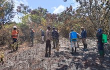 SINERGI TNI AL DAN TIM GABUNGAN TANGANI KARHUTLA DI DESA SEKAPUNG, KALSEL