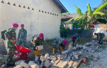 PULIHKAN RUMAH IBADAH PASCAGEMPA, MARINIR TNI AL BERSIHKAN GEREJA STASI WANGKUNG NTT