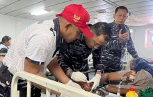 KRI dr. SOEHARSO-990 JADI RUMAH SAKIT DARURAT KORBAN BENCANA NTT, RAWAT PASIEN HINGGA SUPLAI OKSIGEN