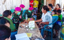 MARINIR TERUS BUKA LAYANAN KESEHATAN, WARGA TERDAMPAK GEMPA NTT DAPAT PENGOBATAN