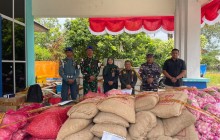 Sinergi Tim Quick Response Lanal Ranai dan BKHIT Natuna Gagalkan Penyelundupan 3 Truk Sembako Tanpa 