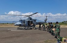 TEMBUS WILAYAH TERISOLIR, UNSUR UDARA TNI AL DISTRIBUSIKAN 1,2 TON BANTUAN LOGISTIK BENCANA DI NTT
