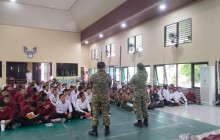 CEGAH KARHUTLA, SISWA SESKO TNI SOSIALISASIKAN BAHAYA KEBAKARAN KEPADA PELAJAR SMK KEHUTANAN