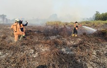 BABINSA SINDANGSARI BERSAMA TIM GABUNGAN SIGAP PADAMKAN KARHUTLA