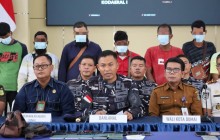 TIM GABUNGAN TNI AL GAGALKAN PENYELUNDUPAN PMI ILLEGAL DAN WNA BANGLADESH DI PERAIRAN DUMAI, RIAU