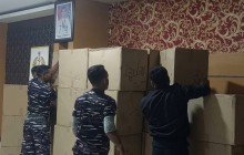 TNI AL MUSNAHKAN 1,4 JUTA BATANG ROKOK ILEGAL HASIL PENINDAKAN DI MERAUKE