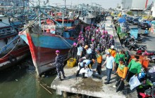 SINERGI TNI AL DAN PEMERINTAH JAGA PESISIR, DANKODAERAL III DAMPINGI KASAL HADIRI AKSI “AKU CINTA LA