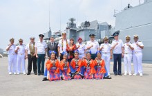 WADAN KODAERAL III SAMBUT KEDATANGAN KAPAL PERANG RUSIA RFS MARSHAL SHAPOSHNIKOV DI TANJUNG PRIOK