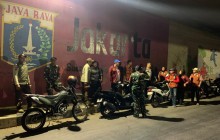 Cegah Tawuran dan Kenakalan Remaja, Koramil 07/Cipayung Bersama Komduk Gelar Patroli/Siskamling