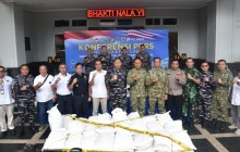 TNI AL BERSAMA STAKEHOLDER TERKAIT BERHASIL  GAGALKAN PENYELUNDUPAN 6,1 TON PASIR TIMAH ILEGAL DI TA