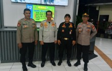 Personel Polsek Ciracas Laksanakan Pengamanan Posyan Terminal Kampung Rambutan dalam Ops Ketupat Jay