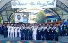 KODAERAL V HADIRI RAPAT TERBUKA SENAT UNIVERSITAS HANG TUAH SURABAYA