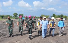 IRKORMAR TINJAU LANGSUNG PEMBANGUNAN YONIF 15 MARINIR DI PASURUAN, 