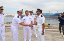 KODAERAL III MELEPAS KEBERANGKATAN KAPAL ANGKATAN LAUT INDIA INS SUNAYNA (P57)