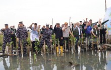 TNI AL - PERINGATI HARI BUMI 2026, KODAERAL III BERSAMA CTARSA FOUNDATION GELAR AKSI BERSIH-BERSIH