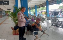 Polisi Jaga Terminal Kampung Rambutan, Lindungi Penumpang dan Ajak Waspada Lewat Layanan 110