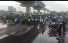 Polsek Cakung Kawal Keberangkatan 100 Massa Ojol Menuju Monas Peringati May Day 2026