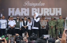 KOMANDAN KODAERAL V DAMPINGI GUBERNUR JATIM PERINGATI HARI BURUH 