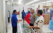 Bhabinkamtibmas Kayu Putih Gelar Cooling System di Minimarket, Perkuat Sinergi Satpam dan Warga Cega
