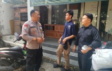 Bhabinkamtibmas Door to Door di Ceger, Layanan Polisi 110 Dikenalkan untuk Perkuat Rasa Aman Warga