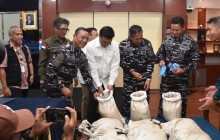 SINERGI TNI AL KODAERAL III DAN TIM GABUNGAN GAGALKAN PENYELUNDUPAN 16 TON PASIR TIMAH ILEGAL DI PIK
