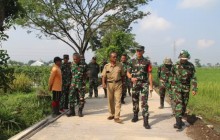 Dandim 0723/Klaten Tinjau Betonisasi Jalan Pertanian TMMD Desa Solodiran Manisrenggo