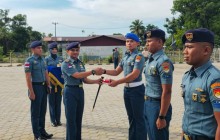 Danlanal Bintan Pimpin Upacara dan Berikan Reward Kepada Prajurit Berprestasi